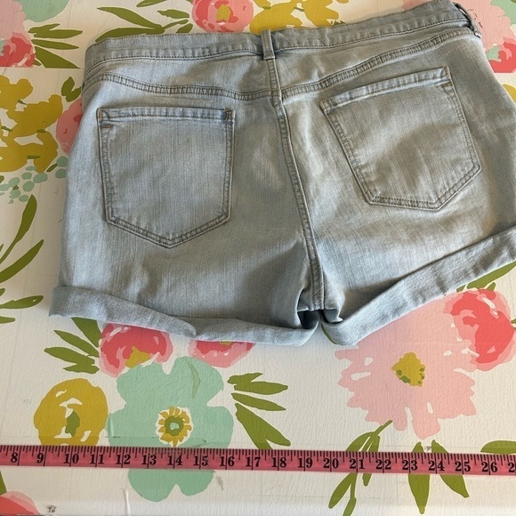 Old Navy boyfriend size 16 light wash denim distressed shorts - Picture 2 of 9